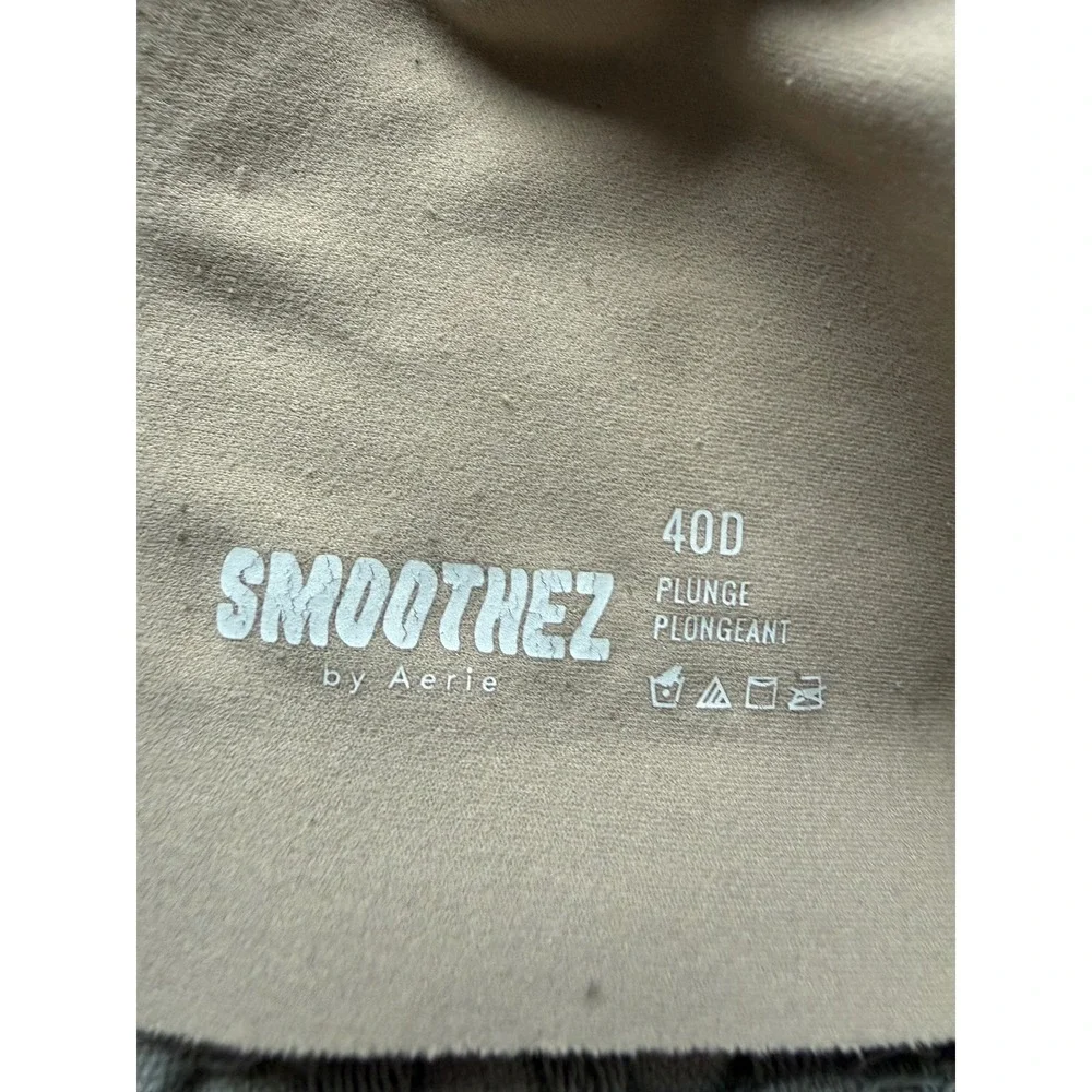 Aerie Smoothez Plunge Bra Women 40D Tan‎ Nylon Blend Seamless Adjustable Straps
